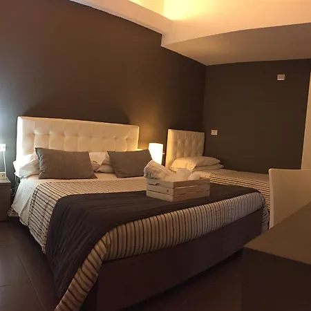 Ottomood Ala Ovest Centro Bed and Breakfast 3*