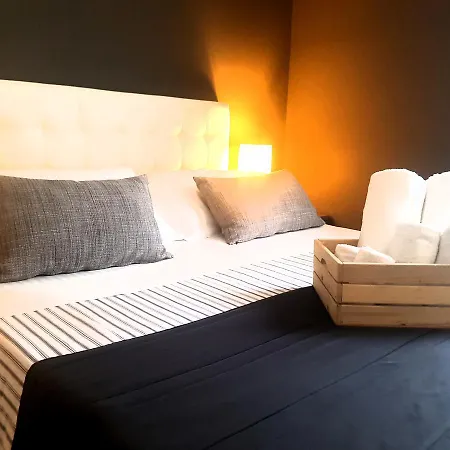 Ottomood Ala Ovest Centro Bed and Breakfast 3*