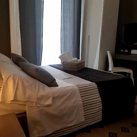 Ottomood Ala Ovest Centro Bed and Breakfast 3*