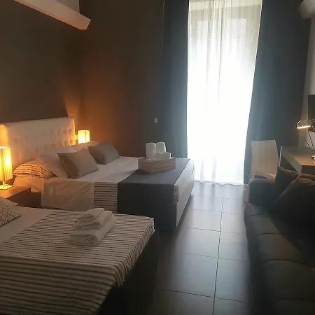 Ottomood Ala Ovest Centro Bed and Breakfast 3*