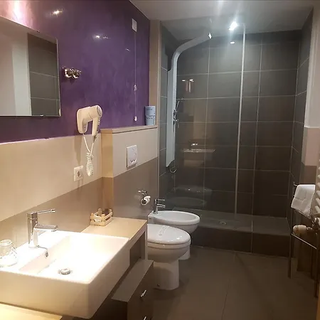 Ottomood Ala Ovest Centro 3*