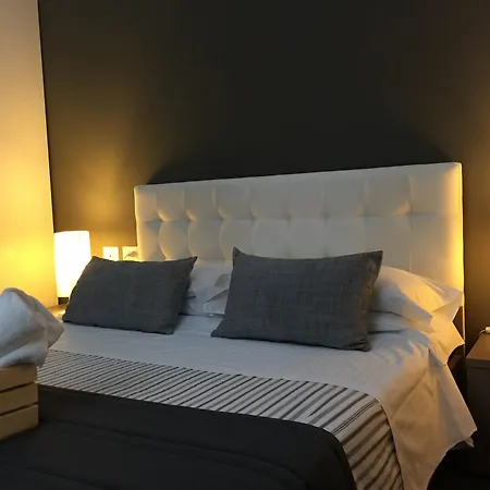 Ottomood Ala Ovest Centro Bed and Breakfast 3*